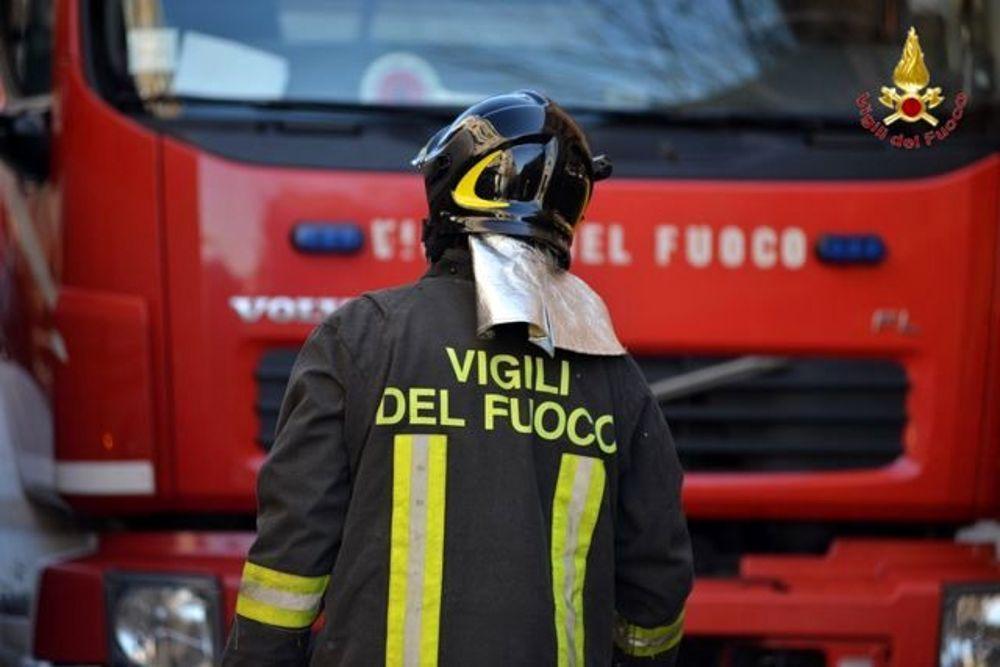 Castelfranco, rogo nella notte: incendio in un'azienda agricola