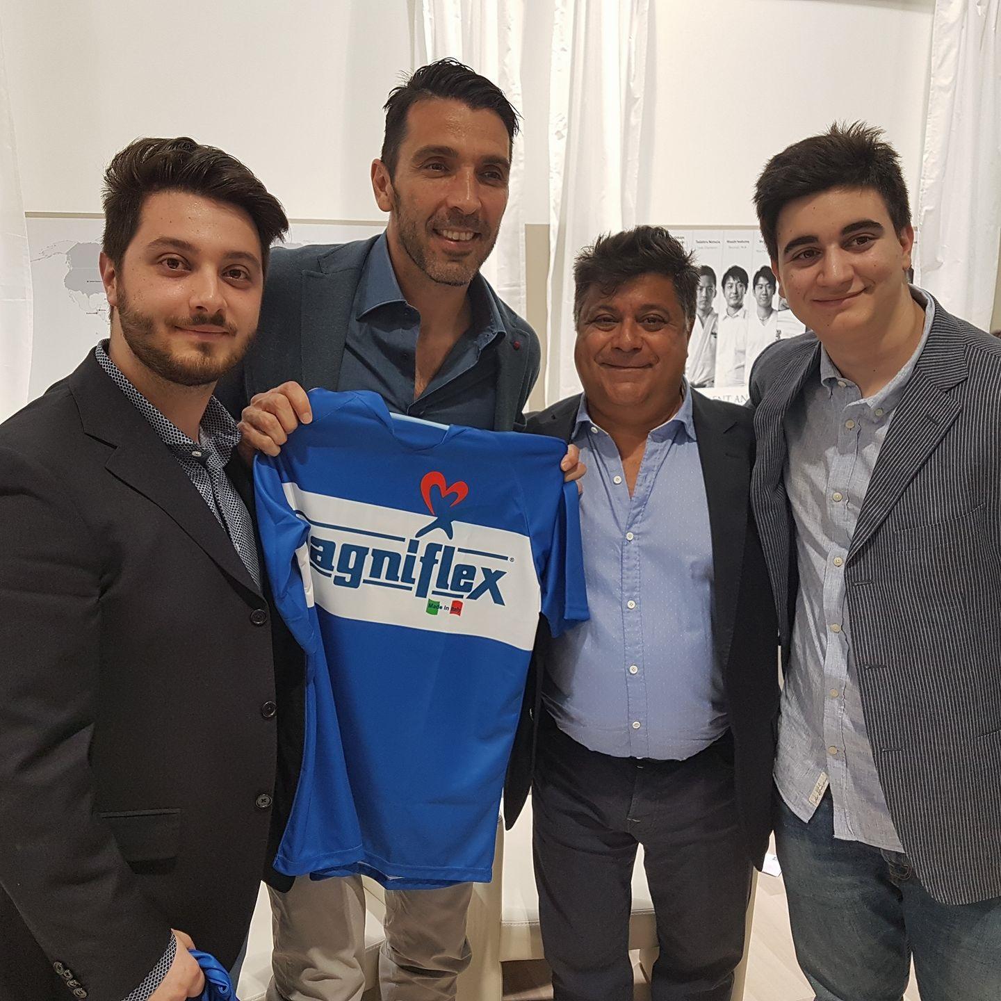 Il portiere della Nazionale Gianluigi Buffoni con la maglia della Magniflex
