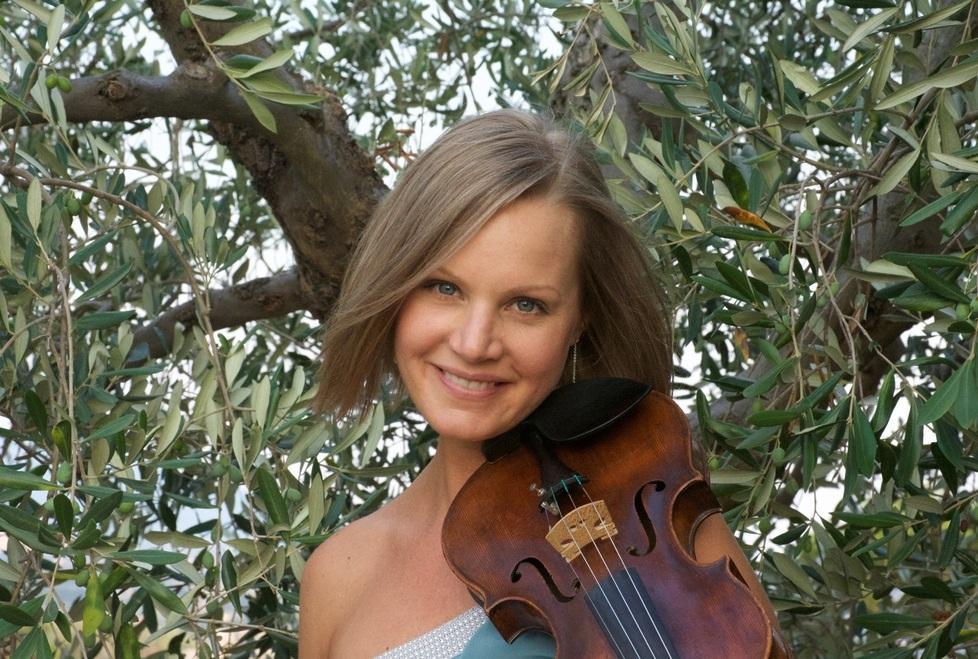 Debra Fast pronta ad incantare Nodica con il suo violino