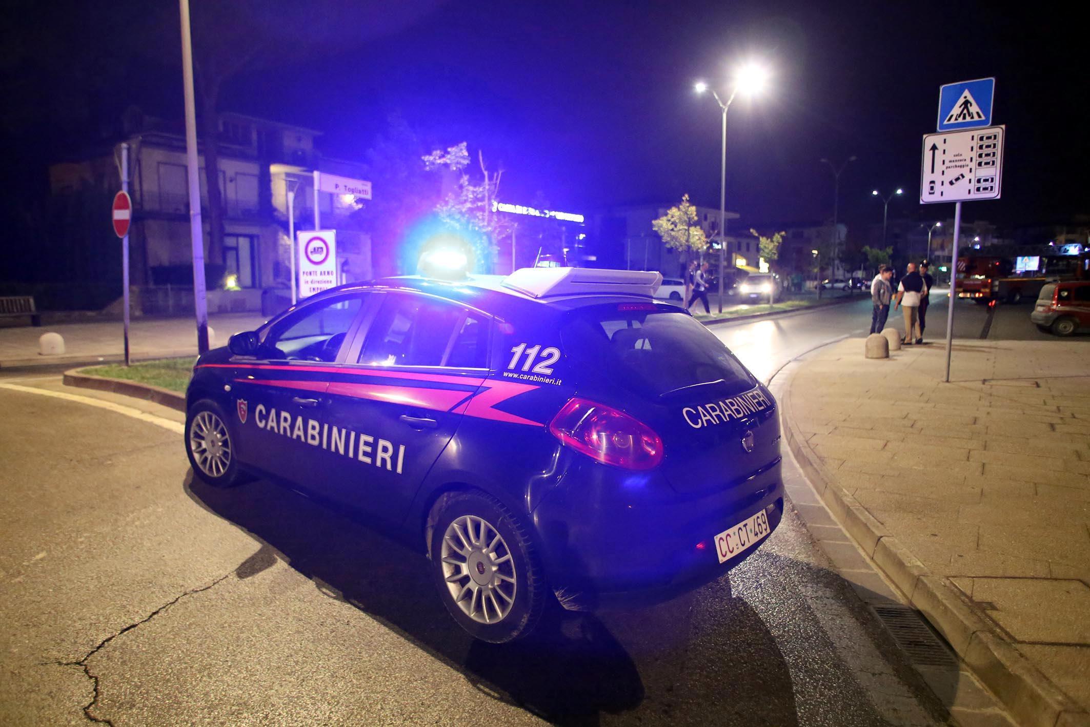 Carabinieri in viale Togliatti a Sovigliana (foto d'archivio)
