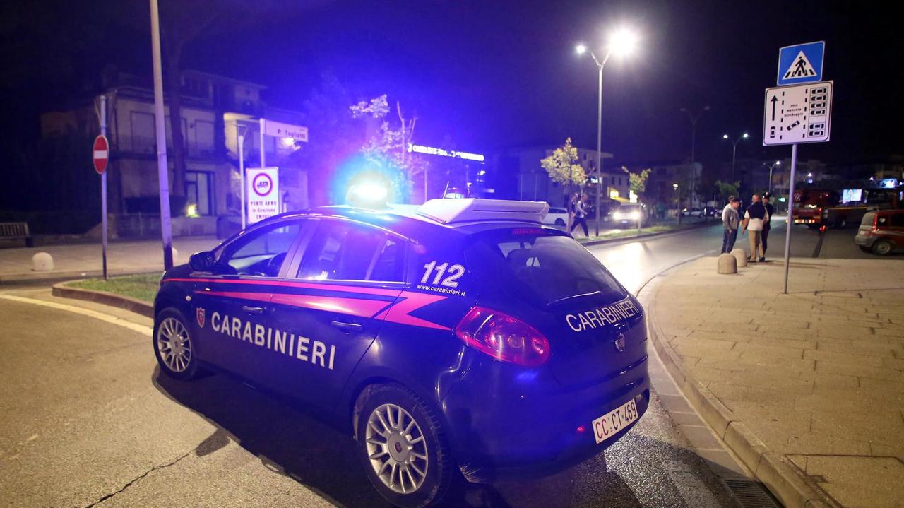 Carabinieri in viale Togliatti a Sovigliana (foto d'archivio)