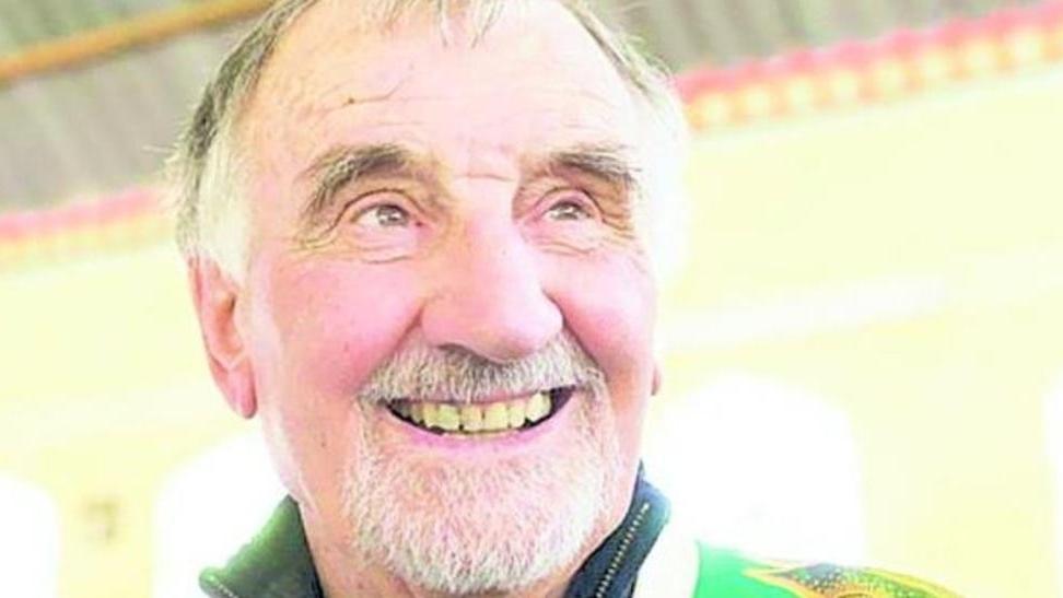 Il sacerdote Mino Vaccari riceve gli auguri dal Papa