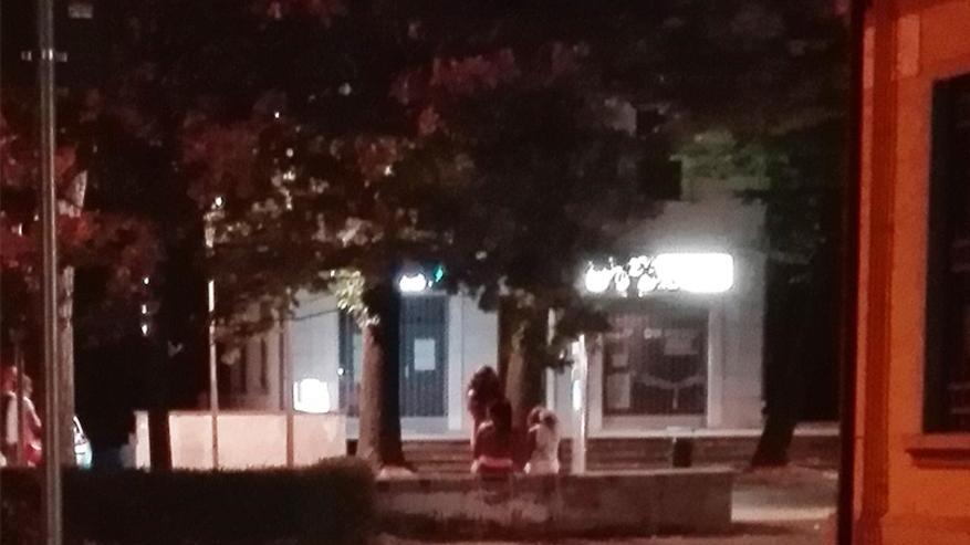 Cartelli contro la prostituzione lungo via Emilia Ospizio