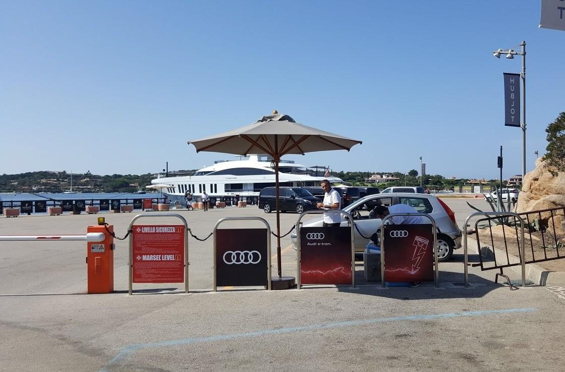 C’è lo yacht dell’emiro del Qatar Il porto diventa off limits per tutti