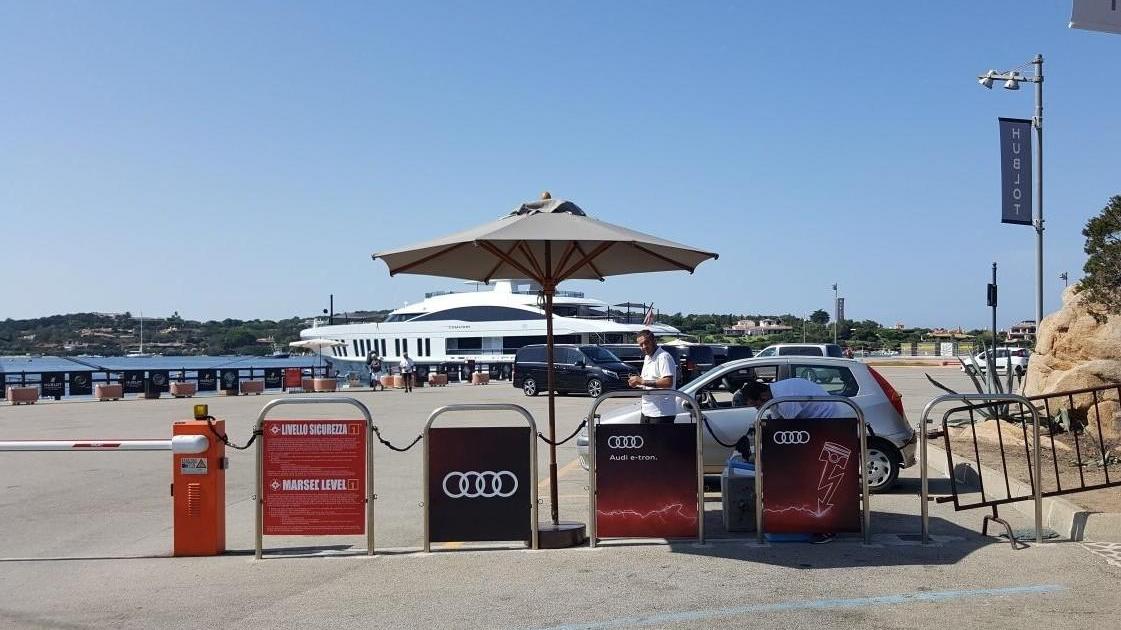 C’è lo yacht dell’emiro del Qatar Il porto diventa off limits per tutti