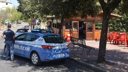 Pestato e rapinato un 33enne la polizia ferma due aggressori 
