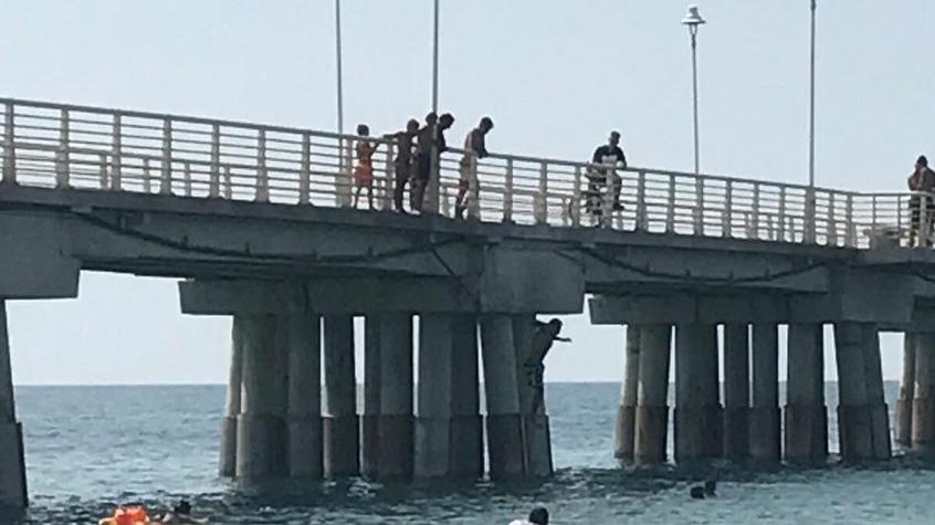 «Qualcuno fermi quei tuffatori sul pontile di Marina»