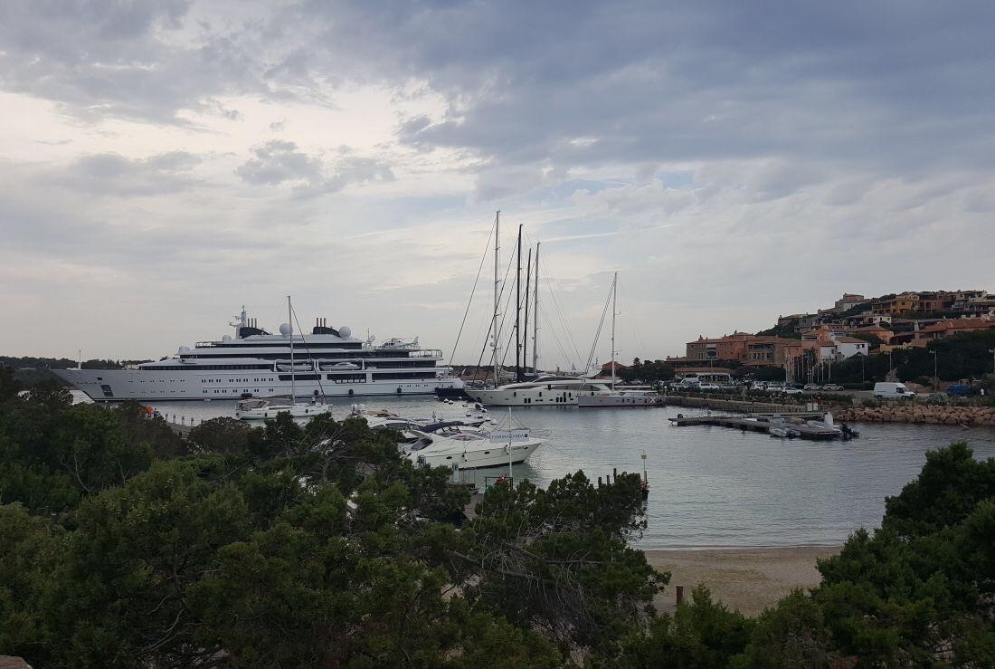 Riapre il molo Tutti a fotografare lo yacht dell’emiro 