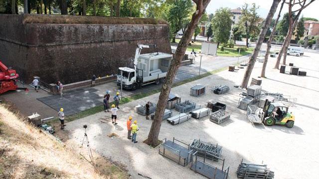Rolling Stones, barriere davanti alle case che si affacciano sugli spalti