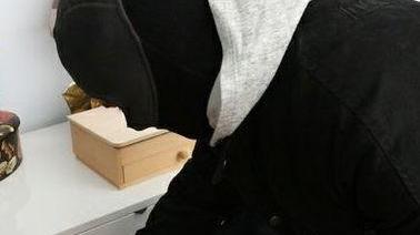 Modena, fa scappare i ladri da casa: è minacciata