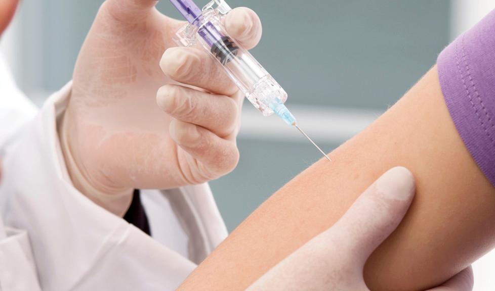 Modena, vaccini: anche i dottori ai raggi X 
