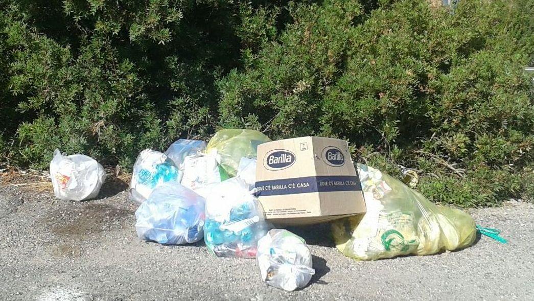 È allarme discariche abusive lungo le strade e nelle campagne 