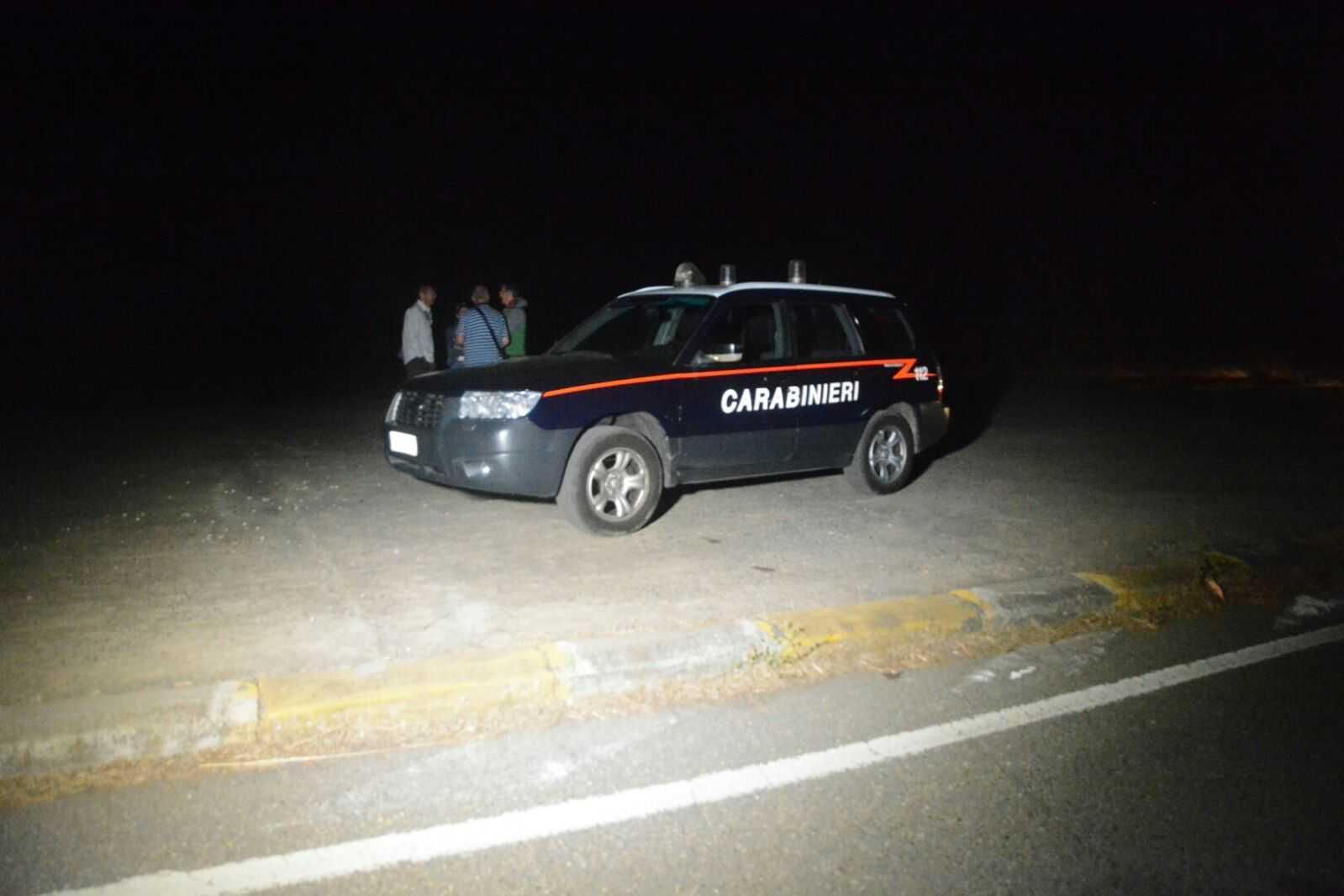 I carabinieri nella zona dell'omicidio