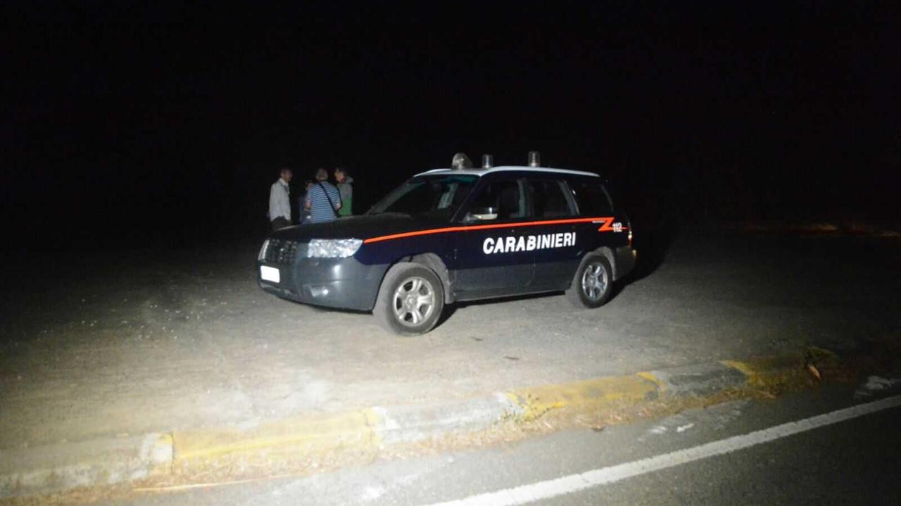 I carabinieri nella zona dell'omicidio