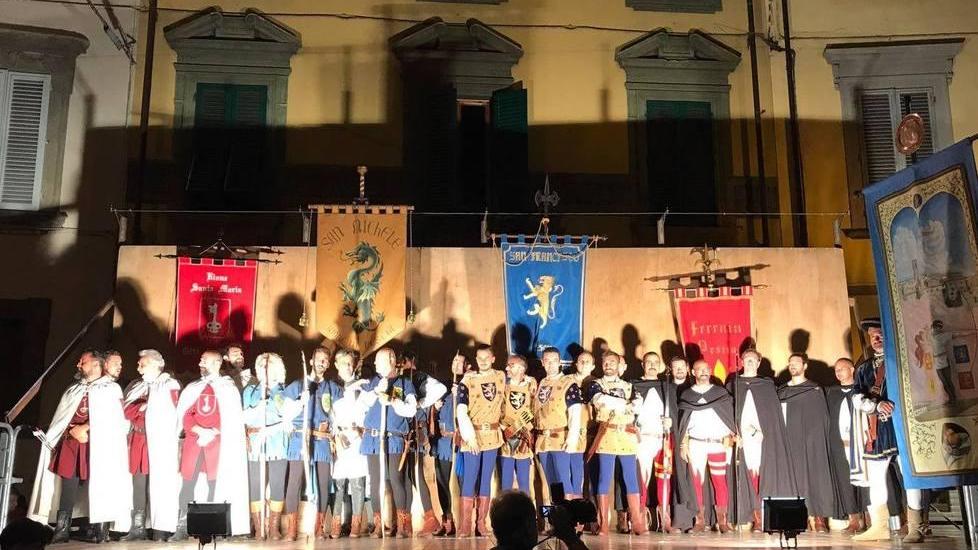 Gli arcieri prendono di mira il Palio