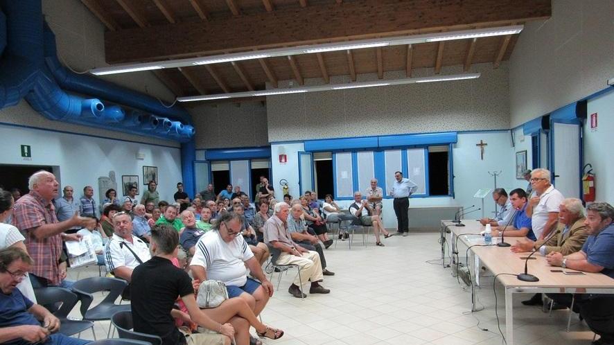 In municipio 600 firme contro i profughi