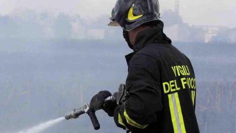 Vasto rogo di sterpaglie nella golena del Po