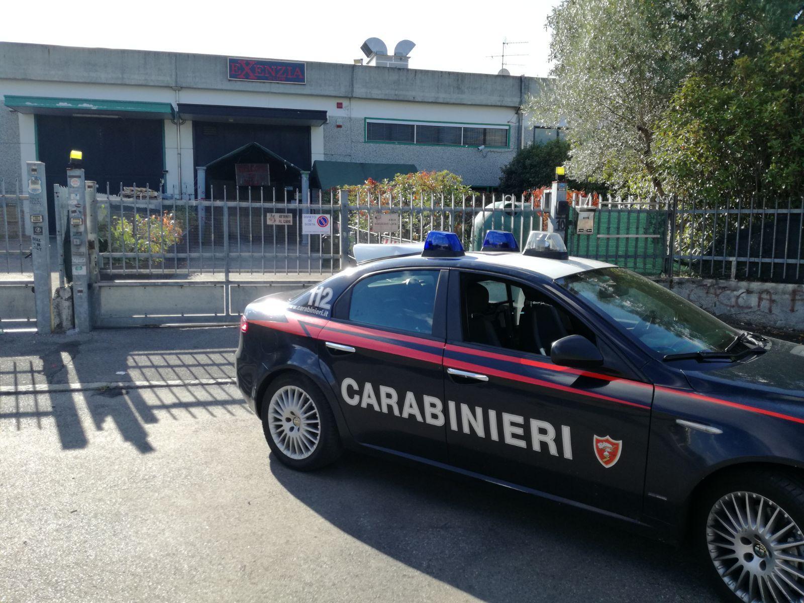 I carabinieri davanti al locale di Galceti