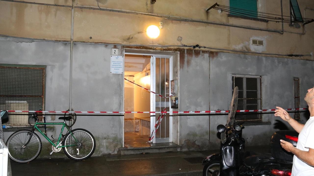 L'intervento nella notte in via Giordano Bruno dove tre famiglie sono state evacuate (Repetti)