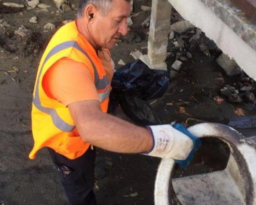 Nel Massaciuccoli un water, gomme, bici
