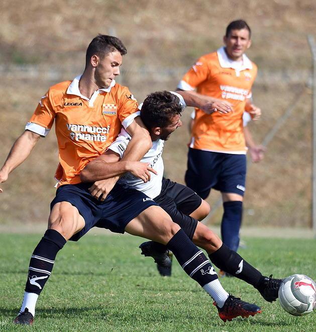 Un'azine di gioco della Pistoiese nell'amichevole contro il Tuttocuoio
