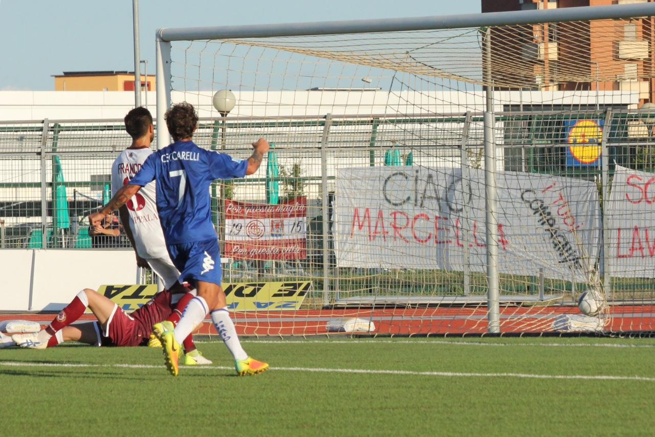 L'azione dell'autogol che porta in vantaggio il Prato (foto Batavia)