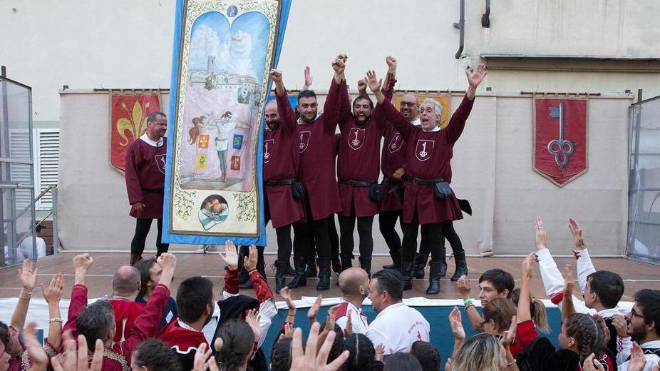 Pescia, il rione Santa Maria si prende il Cencio