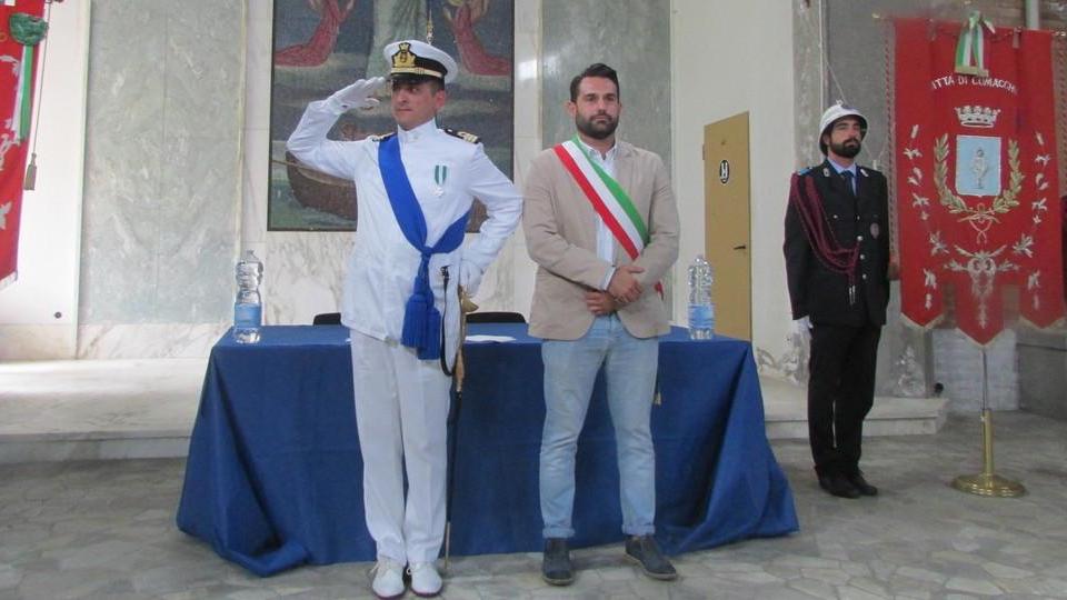 Il saluto commosso del comandante