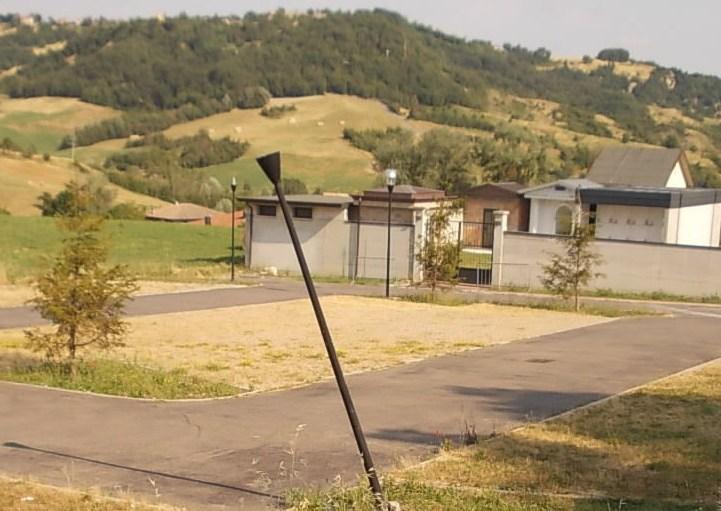 Ladri di fiori in azione nel cimitero della Vecchia 