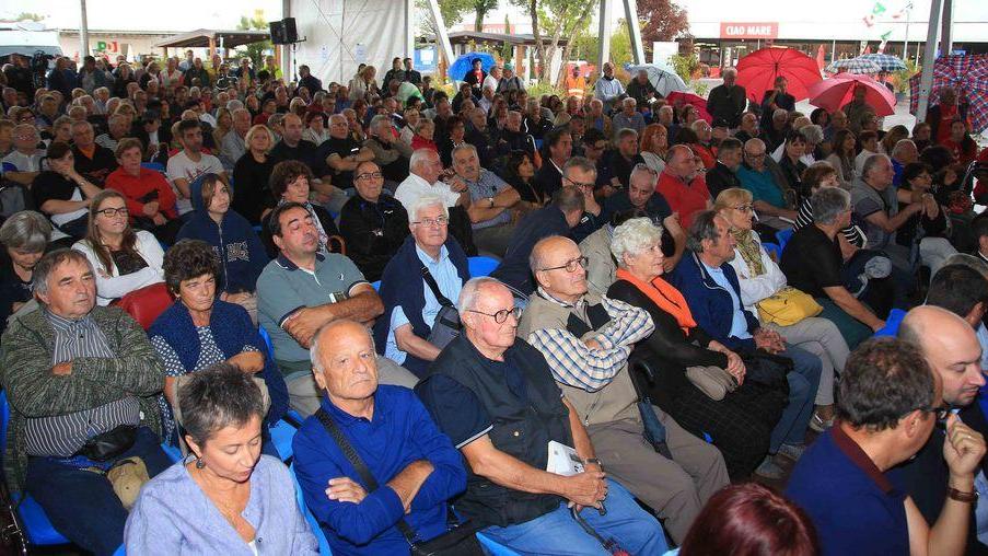 Renzi, appello all’unità «Il Pd giochi di squadra»