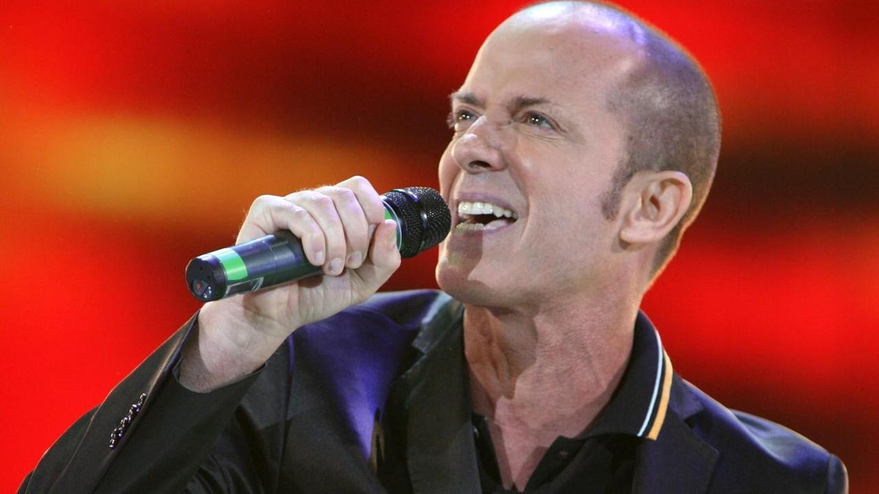Il pop melodico di Raf e il sound anni Ottanta sbarcano in Sardegna