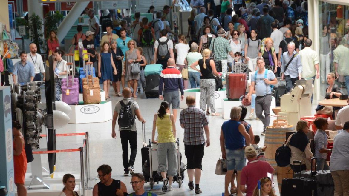Il boom degli aeroporti nell’estate dei record 