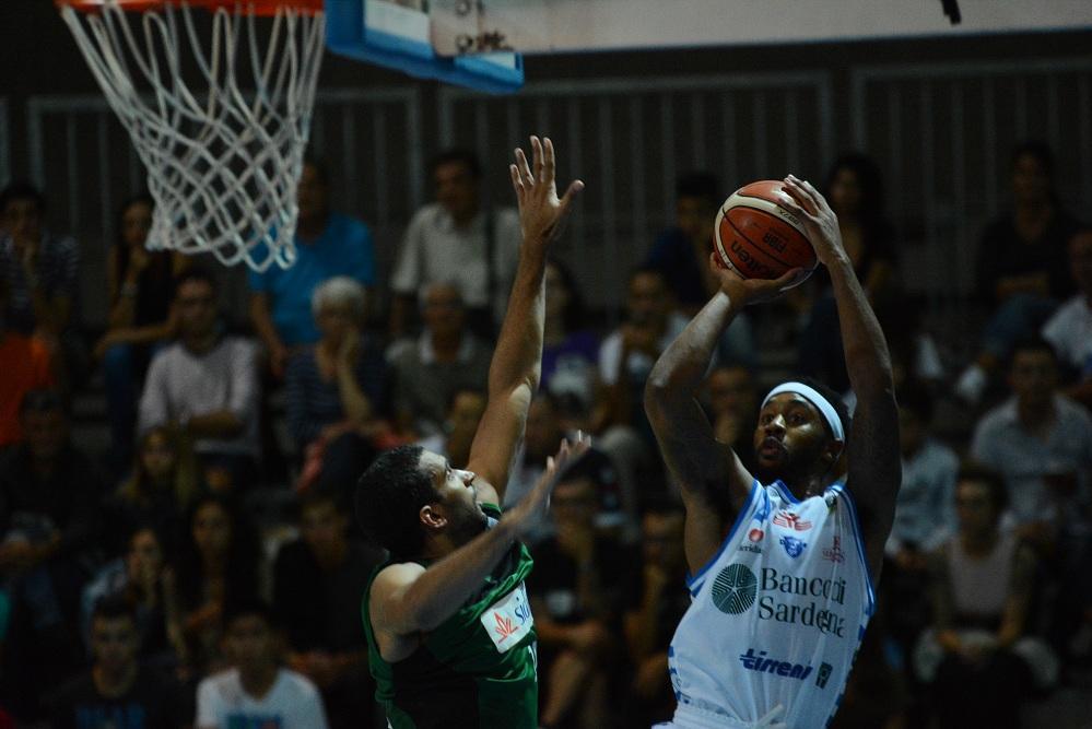 Bamforth a canestro nella gara contro Avellino