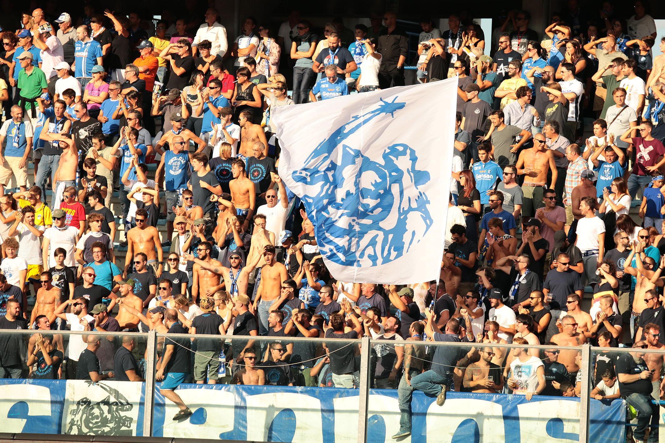 I tifosi azzurri in Maratona durante Empoli-Bari (foto agenzia Carlo Sestini)
