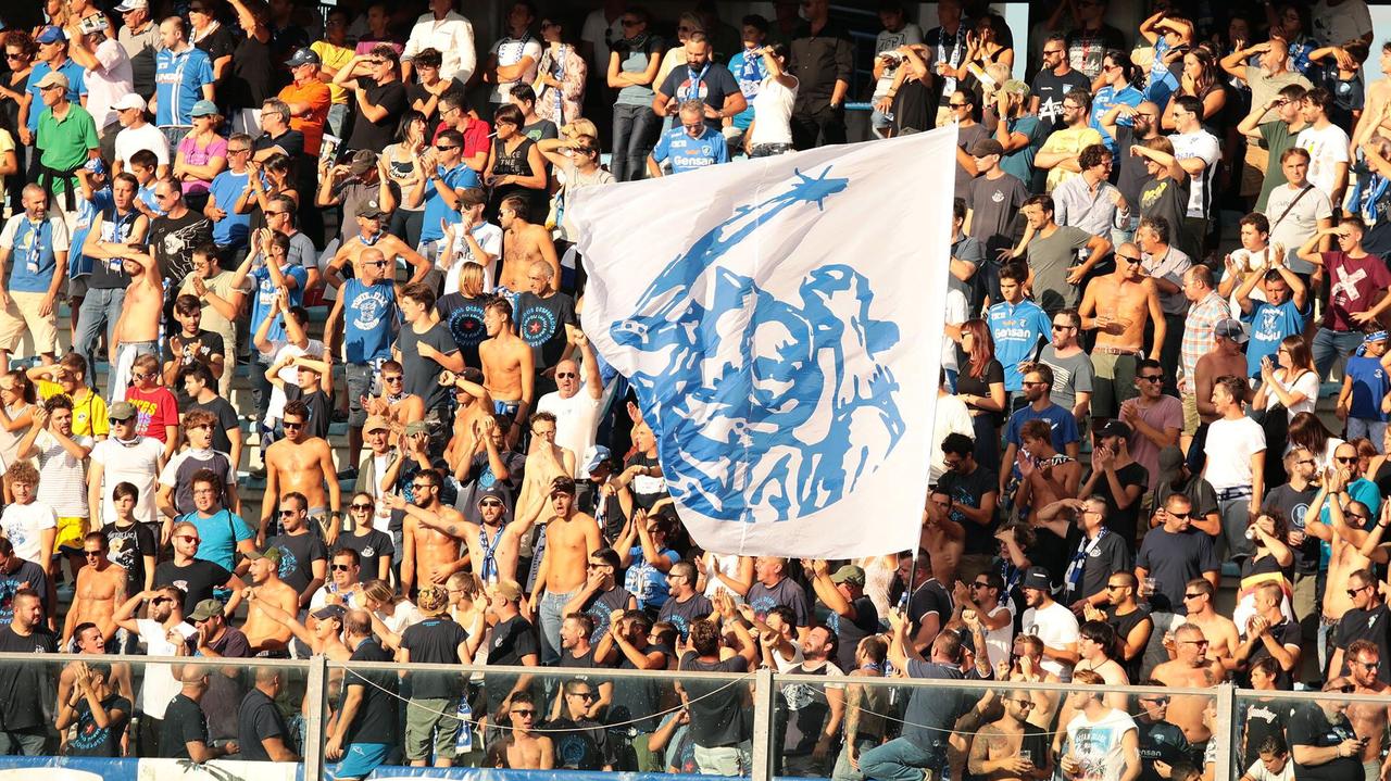 I tifosi azzurri in Maratona durante Empoli-Bari (foto agenzia Carlo Sestini)