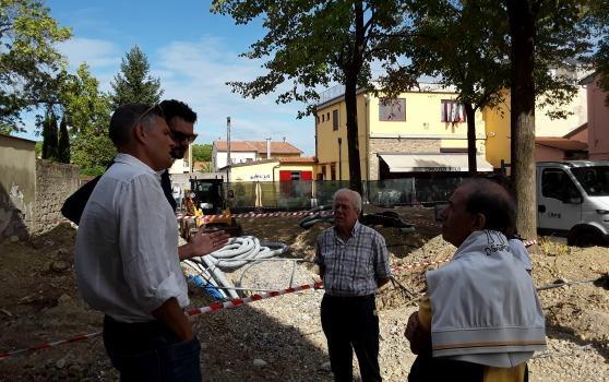 Il sopralluogo del Comune in piazza Biachini a Iolo