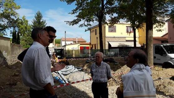 Il sopralluogo del Comune in piazza Biachini a Iolo