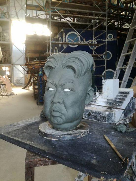 Ecco la scultura della testa a grandezza naturale di Kim Jong-Un (foto di Fabrizio Galli)