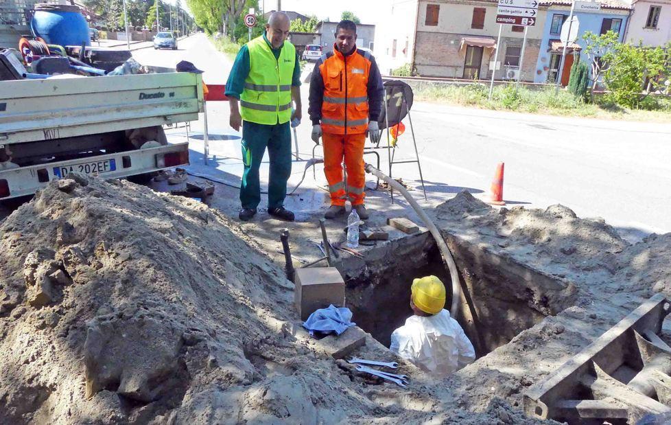 Contro gli allagamenti pulizia di fogne e tombini 