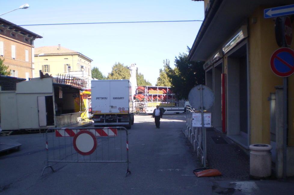 Spazzino preso a calci e schiaffi per 80 euro 