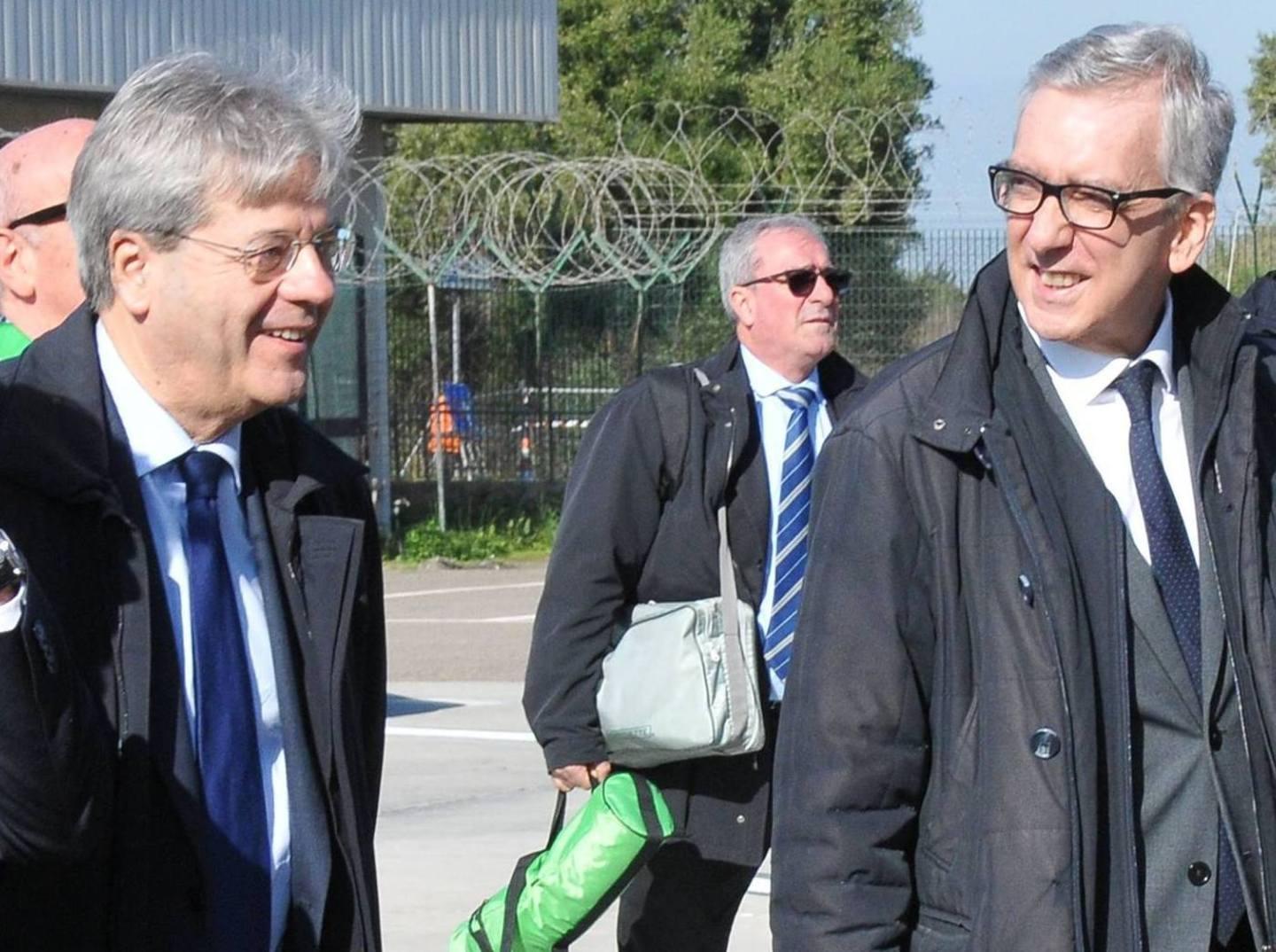 Guerra fredda tra la giunta e il governo 