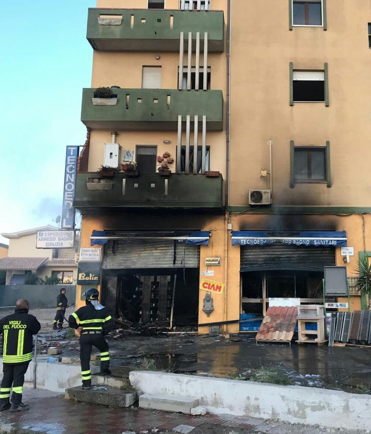 A fuoco una palazzina evacuate 30 persone 