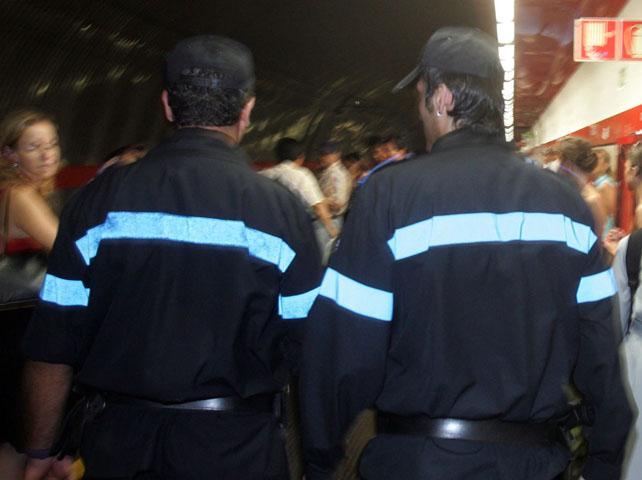 Prende 280 euro in 15 giorni, è la paga di un guardiano notturno: "Umiliato"