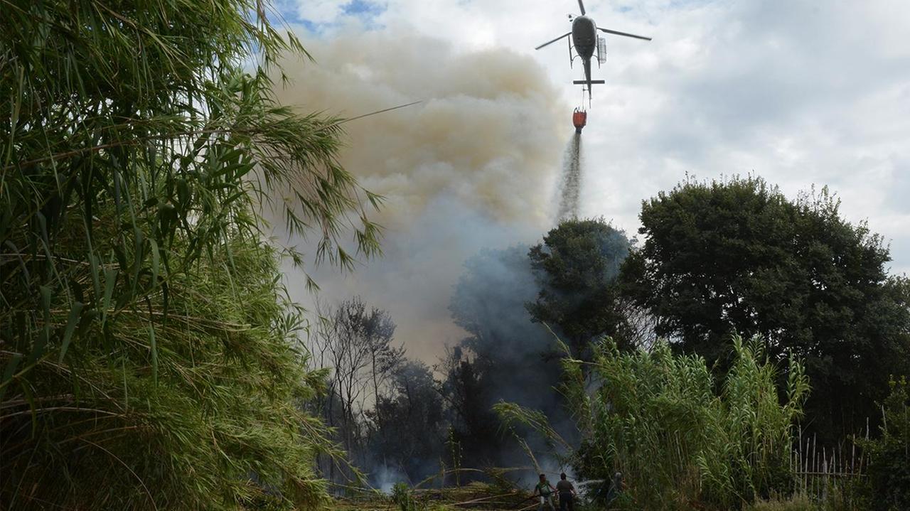 Elicottero antincendio impegnato lunedì a San Vero Milis