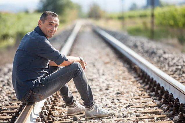 Show di Giacobazzi a Modena: «Vent’anni di risate per riflettere un po’» 