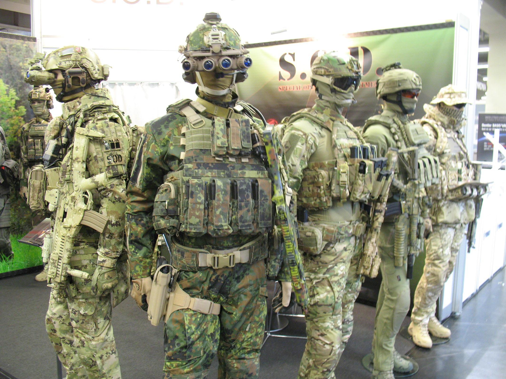 Dotazioni militari della Brooklin (Foto agenzia Carlo Sestini)