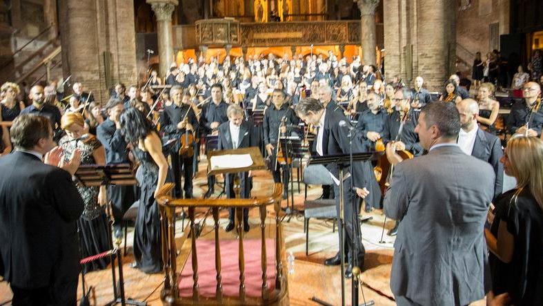 Una magica atmosfera per ricordare Luciano Pavarotti a Modena