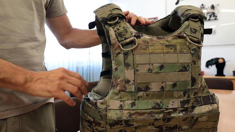 Prima il trench ora il giubbotto antiproiettile