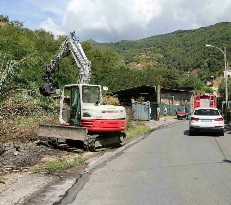 Incendio domato dai pompieri a Strettoia