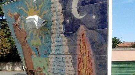 Vandalizzato il pannello del “Cantico delle creature”